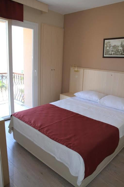 Ileri Hotel & Apartments Çeşme エクステリア 写真